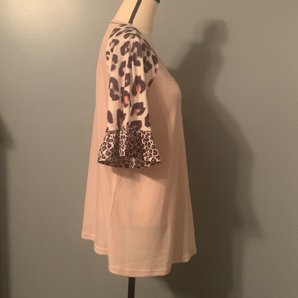 Tan Waffle Knit Leopard Sleeve Top NWT - Picture 5 of 8